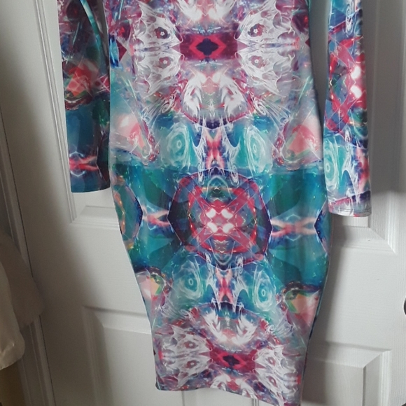 ASOS bodycon midi dress Soft & psychedelic kaleidoscope print open back - Picture 4 of 9